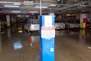 Taxă de 1,5 lei/oră pentru utilizarea parcărilor subterane din centrul Sucevei