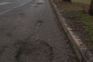 Drumurile din Arad sunt CA DUPĂ BOMBARDAMENT! Primăria cheltuieşte ZECI DE MILIOANE de lei pe lucrări de PROASTĂ CALITATE