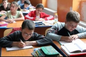 Învăţământ ogligatoriu de 15 clase. proiectul se află la Camera Deputaţilor