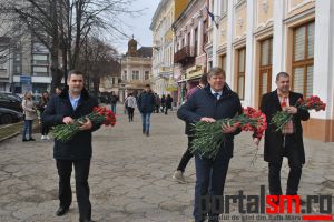 FOTO&VIDEO. PSD Satu Mare a împărţit flori doamnelor şi domnişoarelor de Ziua Femeii