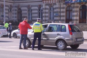 Șoferiţele au fost “amendate” cu flori