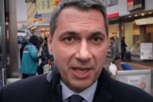 Șeful de cabinet al lui Orban CENZURAT de Facebook: „IMIGRANȚII au făcut Viena mai MURDARĂ şi mai PERICULOASĂ”