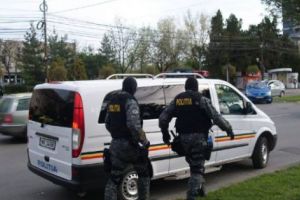 Descinderi la cămătari şi suspecţi de furt