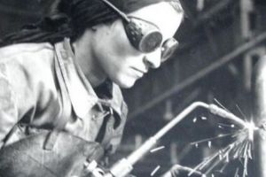 Cum au SERBAT ROMÂNCELE de la oraşe şi sate Ziua Femeii în 1959. DOCUMENT