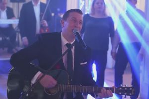 VIDEO. Petrică Mureşan, melodie emoţionantă şi un mesaj călduros pentru sătmărence