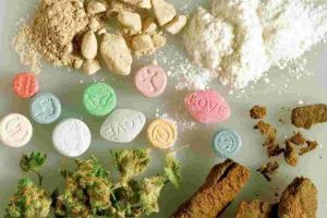 CPECA Alba: ”6,1% dintre elevii din mediul liceal şi profesional au declarat că au consumat cel puţin o dată în viaţă droguri ilicite sau alte substanţe psihoactive”