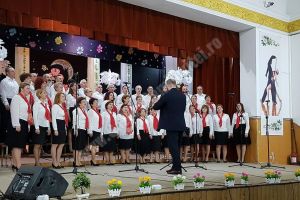 GĂEȘTI: Flori, momente muzicale şi dans, pe scena Casei de Cultură, de ziua doamnelor