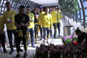 Fotbalistii Petrolului le-au facut fericite!