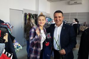 De 8 Martie, liberalii au împărţit flori (FOTO)
