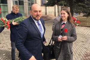 Deputatul Ionuţ Simionca a oferit flori de Ziua Femeii