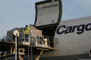 VIDEO Jaful anului – Au furat cinci milioane de dolari dintr-un avion în doar şase minute