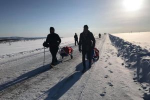 Tibi Uşeriu conduce în cursa de la Cercul Polar. Un alergător irlandez prin deşert e pe urmele lui