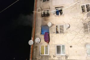 Tulcea. Incendiu la un bloc de garsoniere. Zeci de salvatori la interventie. Vezi cum decurg operatiunile (galerie foto)       