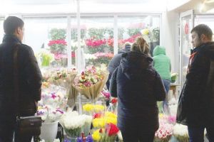 Vasluieni din Anglia, Germania, SUA şi Canada au trimis flori de 8 Martie: “La mulţi ani, mamă!” de peste mări şi ţări