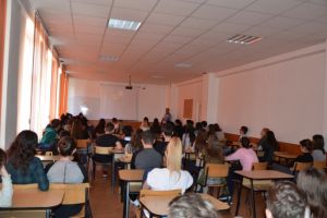Proiect de LEGE:  Învăţământul obligatoriu să fie de 15 ani: 2 ani de grădiniţă, clasa pregătitoare, 4 clase primare, 4 clase la gimnaziu şi 4 clase la liceu