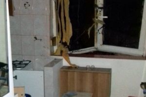 Explozie într-o garsonieră din Oradea: Un bărbat a ajuns în stare gravă la spital