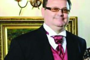 Florin Cîntic, tupeul dihorului moralist şi găinile plătitoare