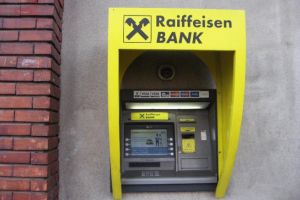 Cea mai mare spargere de bancomate din istoria României. S-au furat 800.000 de euro într-o singură noapte, din aparatele Raiffeisen