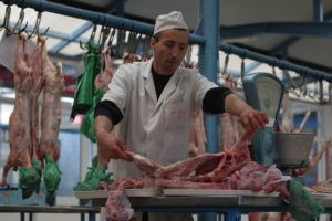DSVSA Alba, în CONTROALE în târguri, pieţe, abatoare şi unităţi de alimentaţie publică, înainte de Sărbătorile Pascale. Cerinţe sanitar veterinare privind sacrificarea mieilor