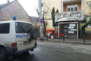 FOTO&VIDEO. Furt ziua în amiaza mare. Un hoţ a spart un magazin din centrul Sătmarului