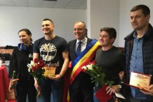 GEST EXEMPLAR. Un primar şi consilierii au DONAT ÎNDEMNIZAŢIILE pentru doi SPORTIVI OLIMPICI