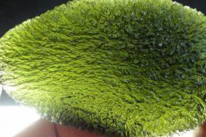 Moldavitul, piatra bănuită că e Sfântul GRAAL şi comunică cu CELESTUL