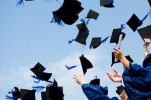 Diplomele de licenţă cumpărate de studenţii străini la Universitatea V. Goldiş din Arad au fost anulate