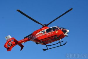 Bărbatul rănit grav în explozia de pe strada Moldovei, transferat la Bucureşti cu un elicopter SMURD