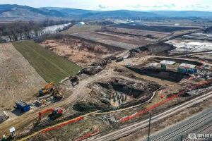 FOTO/VIDEO: Autostrada Sebeş-Turda, lotul 1, Pârâul Iovului. Lucrările înaintează ”timid”, chiar dacă mai multe utilaje sunt detaşate în zonă