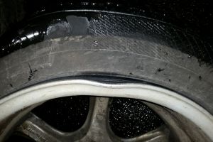 FOTO. Pericol pe şoselele din Satu Mare. Șoferii reclamă că şi-au rupt roţile în cratere