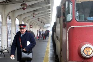 Feroviarii anunţă proteste