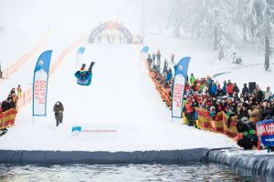 Spectacol pe pârtie duminică la Arena Platoş. Poftiţi la ”Slide and Freeze”!