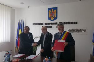 Primarul Mihăiţă Negură a semnat contractul de finanţare pentru reabilitarea Muzeului ...