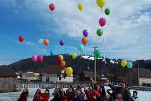 Mesaje pentru mame de pretutindeni, de la elevii din Vama