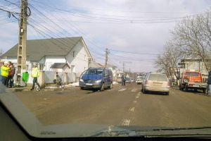 Carambol cu trei maşini implicate, după ce un şofer nu a acordat prioritate