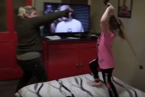 Mamă bătută şi terorizată de fetiţa de… 6 ani! (VIDEO)