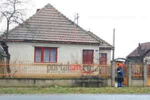 Bătrâna de pe banca din Mădăras. Povestea femeii ce-şi aşteaptă familia de ani de zile