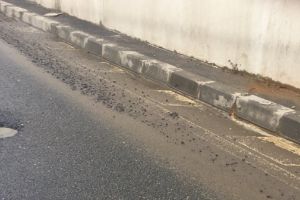 Prima groapa din Pasajul Michelangelo! Orasul e plin de cratere, plombarile se fac in dorul lelii