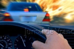 Un puşti de 13 ani a furat o maşină şi a plecat la plimbare