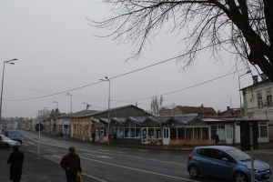 Operatorii de reţele aeriene de pe strada Traian, somaţi să le treacă în subteran