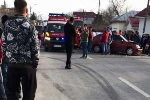 Accident rutier cu victime, la Piatra/ Doua persoane au ajuns la spital
