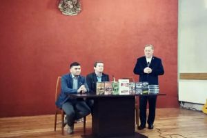 FOTO. Despre ”Crimele Revoluţiei Române”. Grigore Cartianu şi-a lansat cărţile la Satu Mare