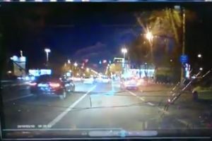 Pieton, lovit de un taxi in zona City Park Mall Constanta. Impactul a fost filmat (video)