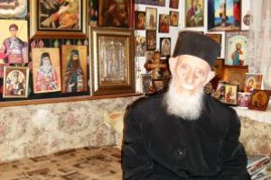 Părintele Nicanor Lemne, unul dintre cei mai iubiţi preoţi a trecut la Domnul. Condoleanţe familiei îndurerate! Dumnezeu să vă odihnească sufletul în pace, părinte!