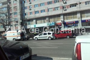 Accident rutier la Casa de Cultura din Constanta. Impact, intre doua masini
