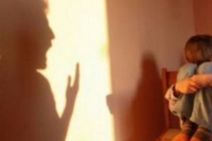 Incident REVOLTĂTOR. Un ELEV a fost BĂTUT de învăţătorul său cu un LEMN, dintr-un motiv ABERANT