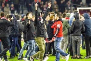 VIOLENȚE în Franţa! Jucătorii lui Lille, BĂTUȚI de ultraşi | VIDEO