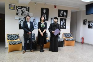 Expoziţie fotografică „Mama – Eseu despre iubire” a artistei Cătălina Flămînzeanu