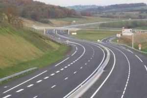 Documentaţia pentru construcţia secţiunii 4 a autostrăzii Piteşti-Sibiu a fost trimisă la ANAP