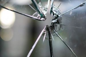 SCENE MORBIDE pe străzile din Piteşti! Un CADAVRU a fost aruncat din MAȘINĂ. Poliţia a deschis o ANCHETĂ 